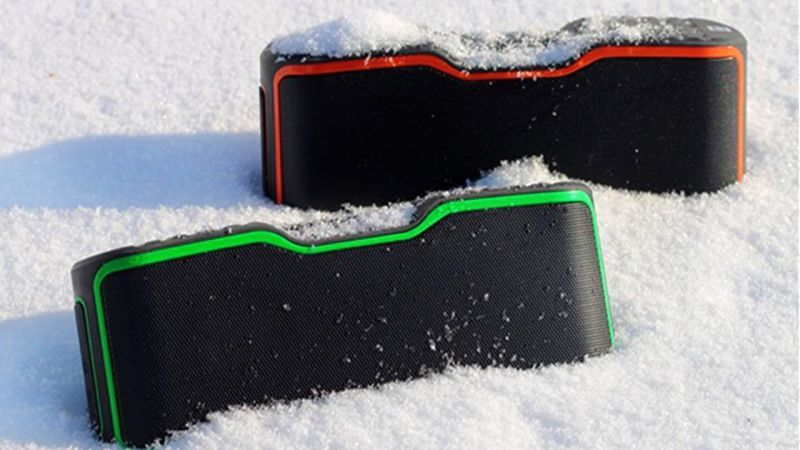 Altavoz Bluetooth AOMAIS Sport II con IPX7, $33 con código AOMAISF2